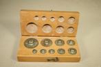 9 gewichten in houten kistje, Ophalen of Verzenden