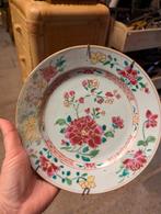 Antiek Chinees porseleinen bord met bloemmotief, Ophalen of Verzenden