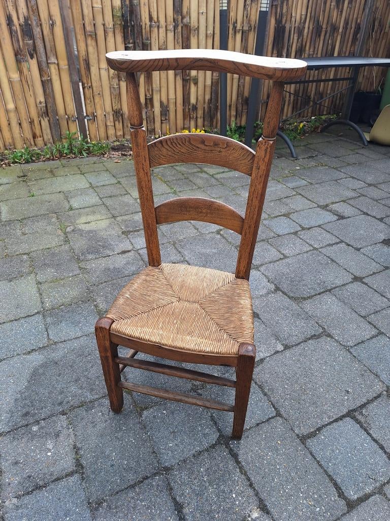 Antieke bidstoel van eikenhout met biezen zitting, Antiek en Kunst, Antiek | Meubels | Stoelen en Banken, Ophalen