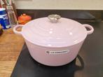 Le Creuset Braadpan 24cm 'Chiffon Pink', Huis en Inrichting, Keuken | Potten en Pannen, Ophalen of Verzenden, Nieuw, Gietijzer