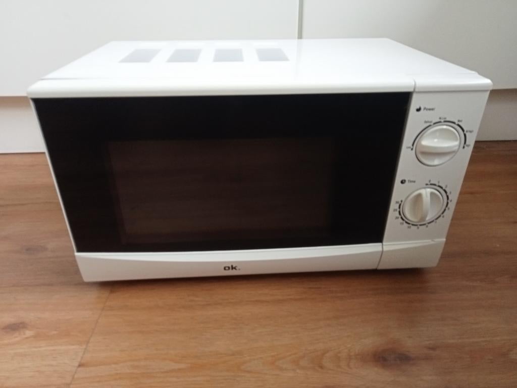 OK. Magnetron met makkelijke bediening, Ophalen, Gebruikt, Magnetron, Draaiplateau