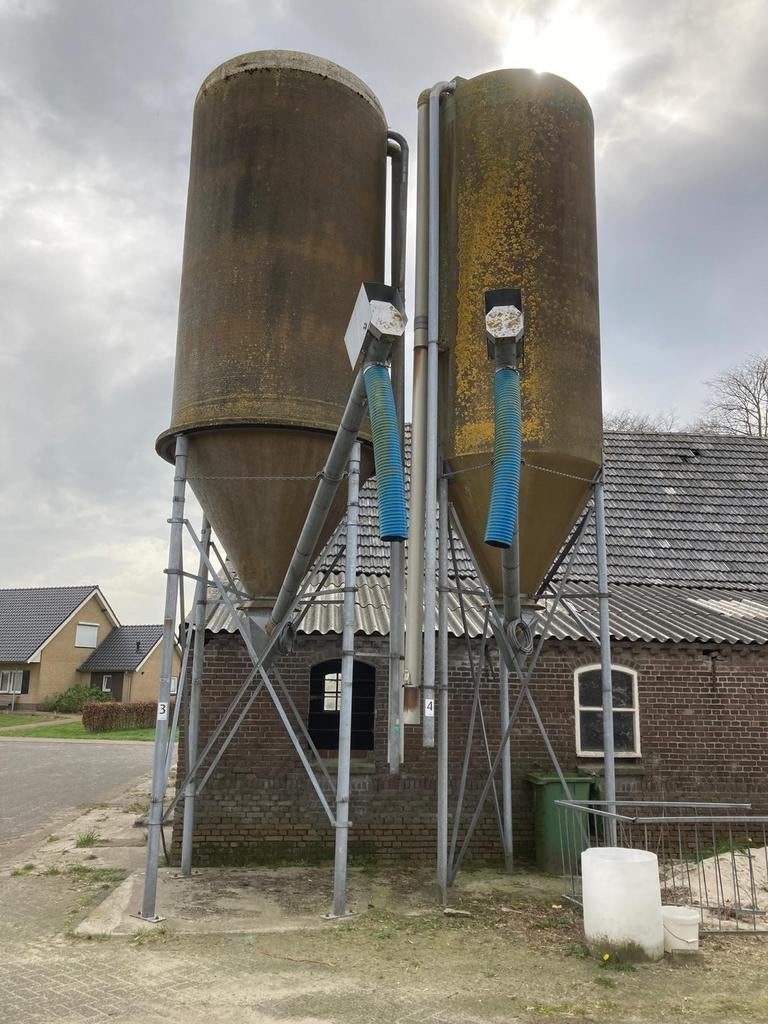 Te koop 1 silo's  met snelloop vijzel met afstandsbediening, Ophalen