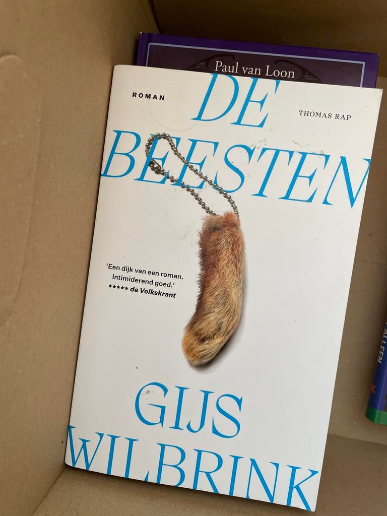 De Beesten - Gijs Wilbrink (Roman), Ophalen of Verzenden, Gelezen, Nederland