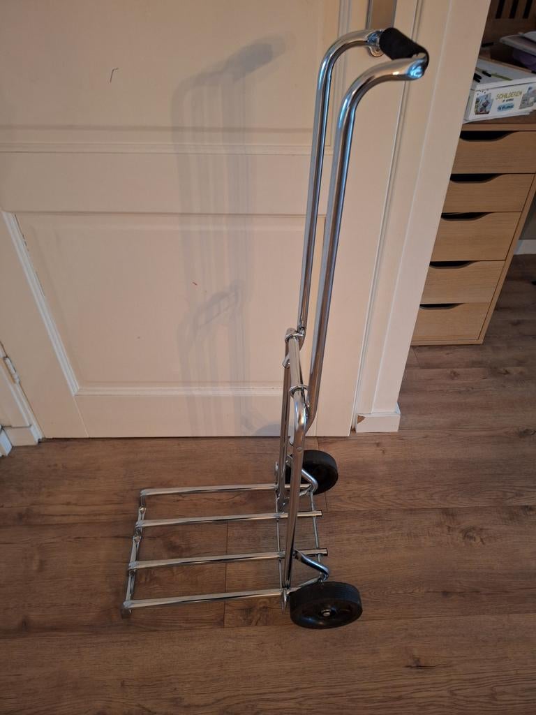 Steekwagen voor watertank of chemisch toilet, Ophalen