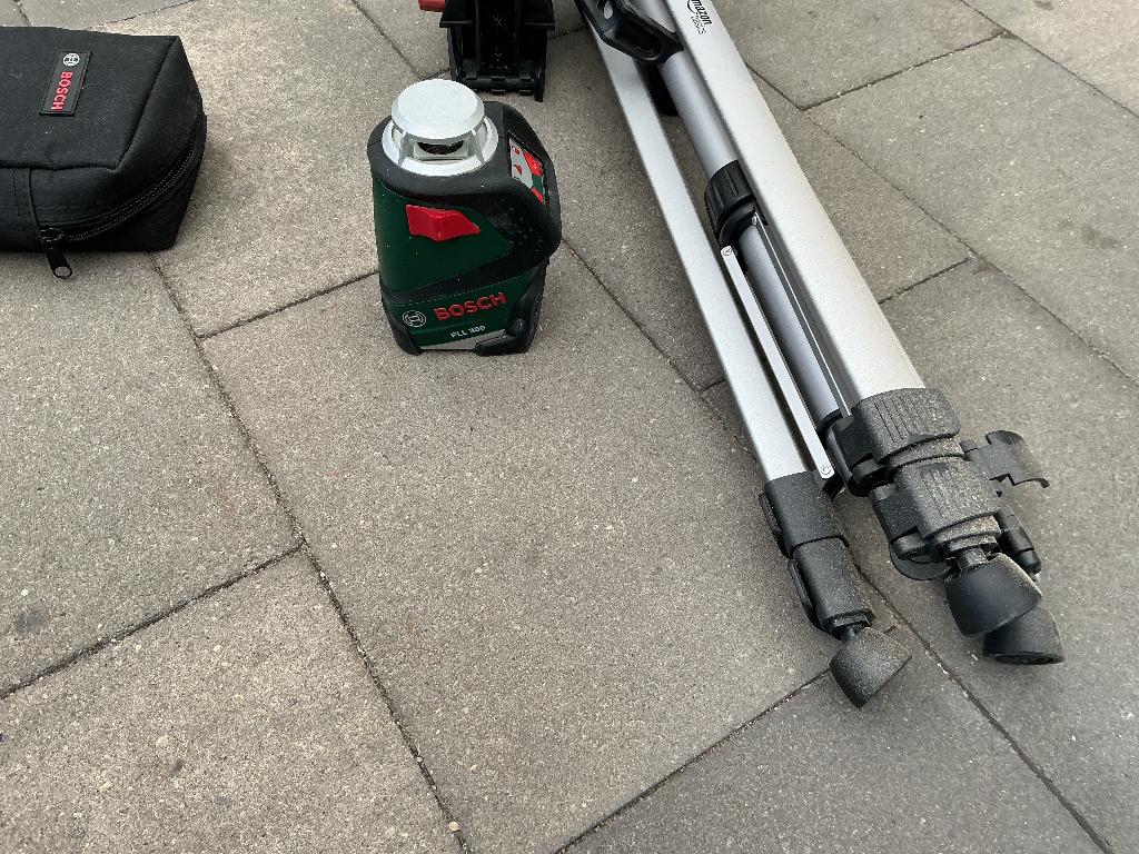 Bosch laser met muurplaat en statief, Doe-het-zelf en Verbouw, Meetapparatuur, Ophalen of Verzenden, Zo goed als nieuw, Overige meters