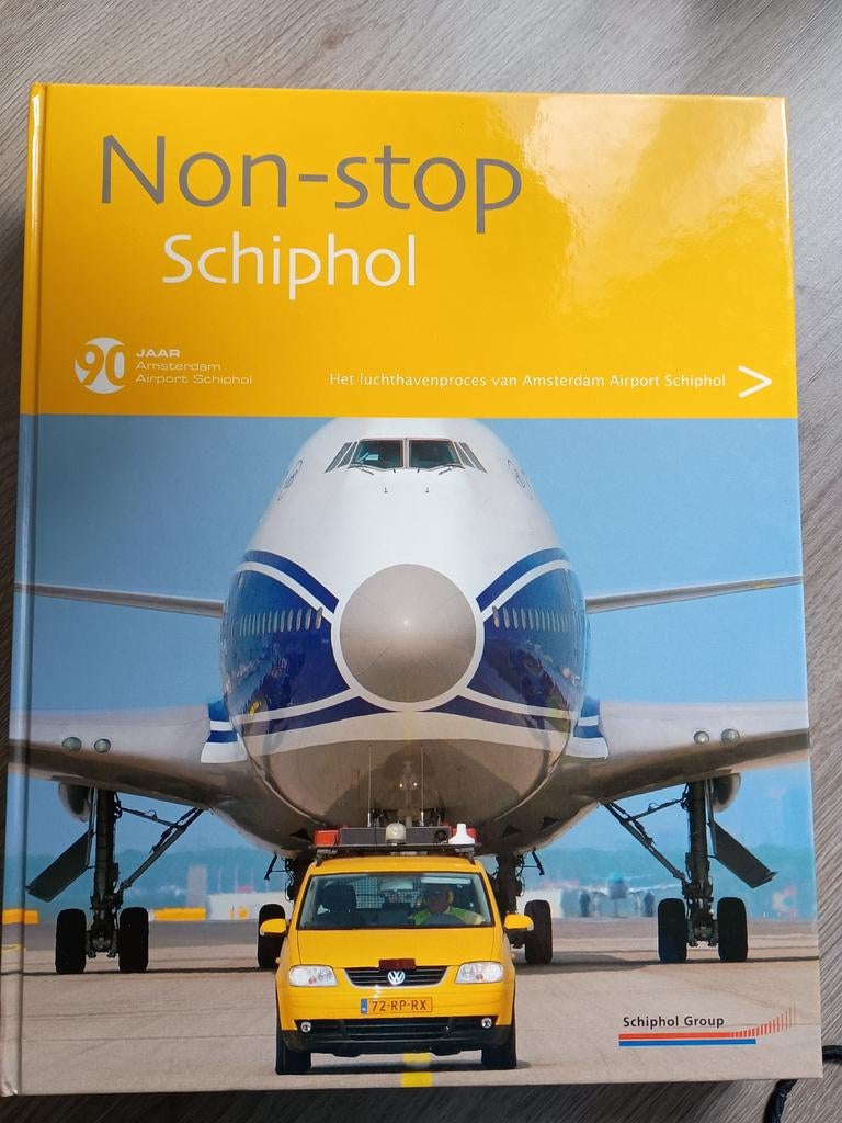 Vliegtuig boek (1)non stop schiphol, Verzamelen, Ophalen of Verzenden, Zo goed als nieuw, Boek of Tijdschrift