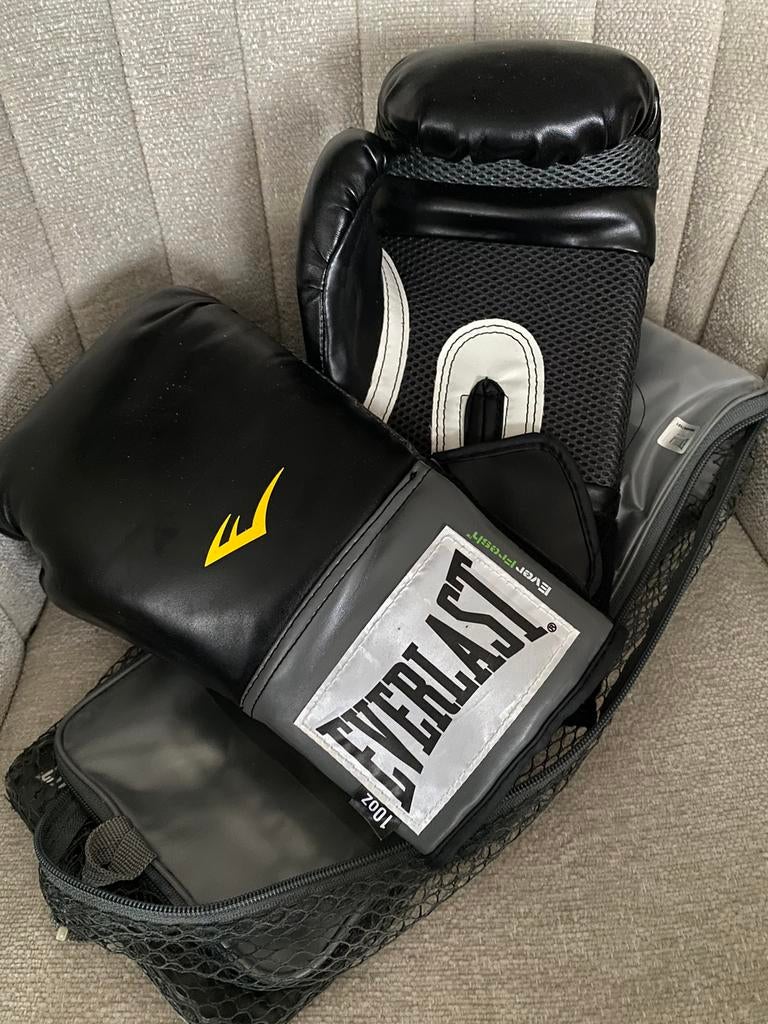 Zwarte Everlast bokshandschoenen, Sport en Fitness, Vechtsporten en Zelfverdediging, Overige, Vechtsportmateriaal, Ophalen of Verzenden
