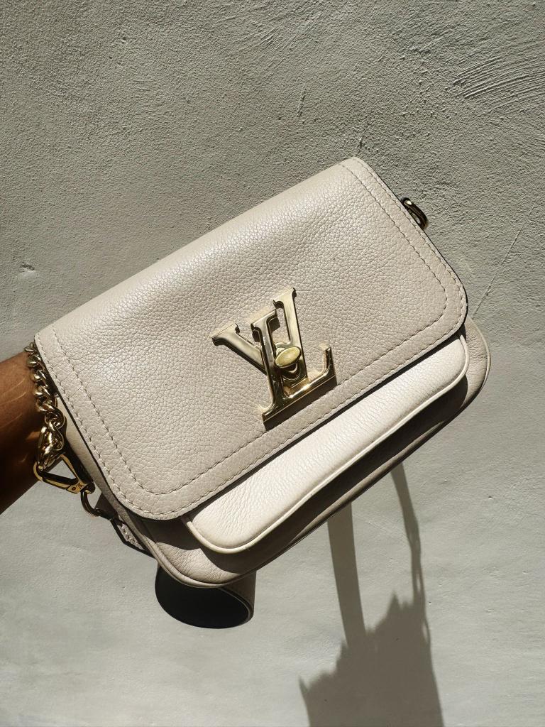 LV Lock Me Tender Crossbody Bag, Ophalen, Zo goed als nieuw, Beige, Schoudertasje