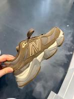 New Balance 9060, Bruin, Ophalen of Verzenden, Sneakers of Gympen, Zo goed als nieuw