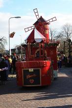 Mooie carnavalswagen Moulin Rouge, Ophalen, Carnaval