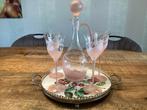 Karaf met glazen op een stenen onderbord met zilveren rand., Antiek en Kunst, Antiek | Glas en Kristal, Ophalen