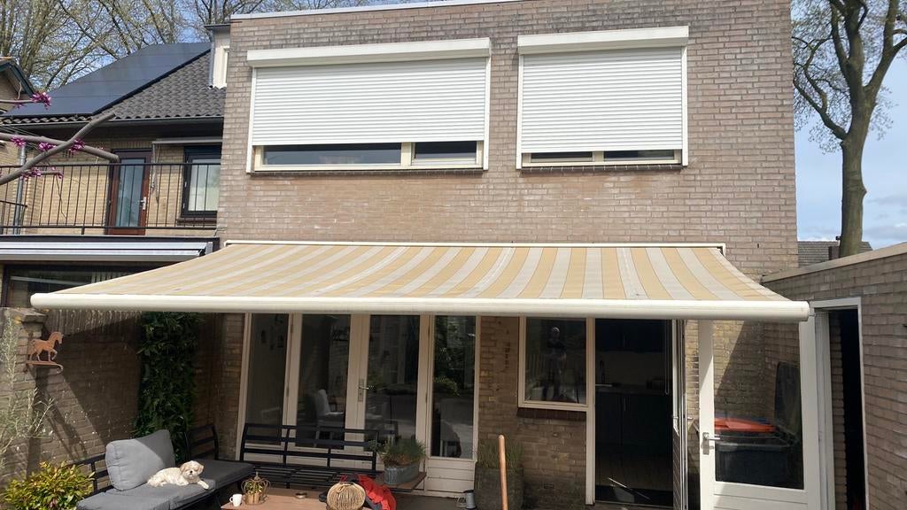 Electrisch zonnescherm, Tuin en Terras, Zonneschermen, Gebruikt, Knikarmscherm, 150 tot 300 cm, 450 cm of meer, Elektrisch, Ophalen