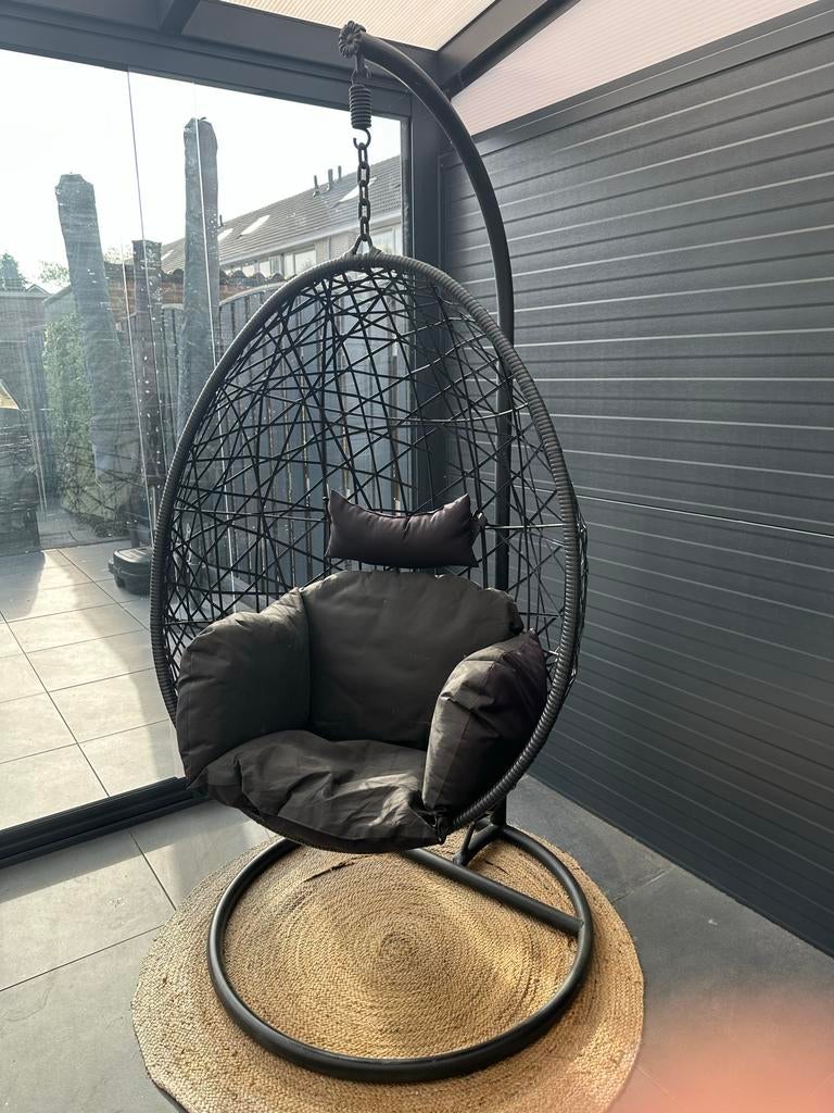 Zwarte hangstoel met kussen, Tuin en Terras, Tuinstoelen, Ophalen, Gebruikt, Wicker