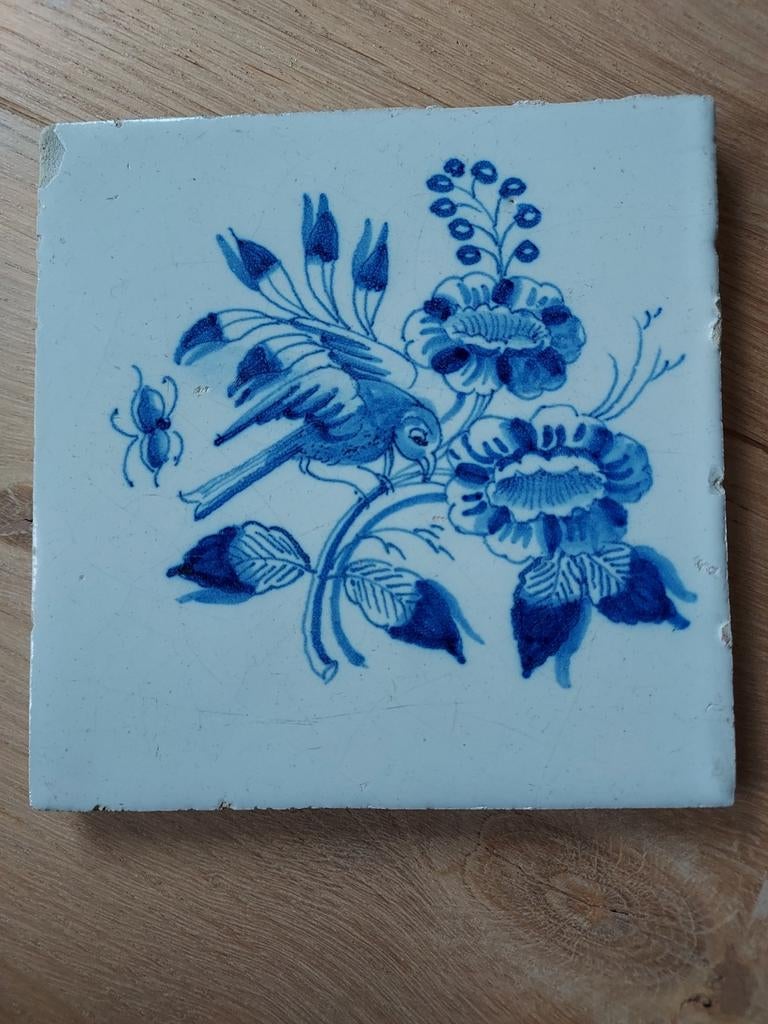 Antiek Delfts Blauw Muurtegeltje: Vogel met Bloemen, Antiek en Kunst, Ophalen of Verzenden