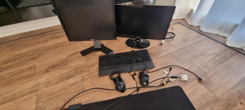 2 Monitoren, Toetsenbord en 2 Muizen - Complete Set, Computers en Software, Monitoren, Ophalen