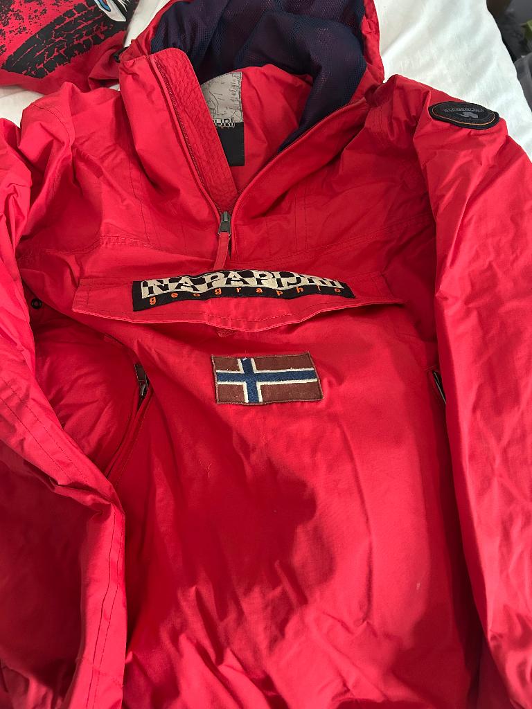 Napapijri jas rood mt s, Jongen of Meisje, Ophalen of Verzenden, Zo goed als nieuw, Napapijri