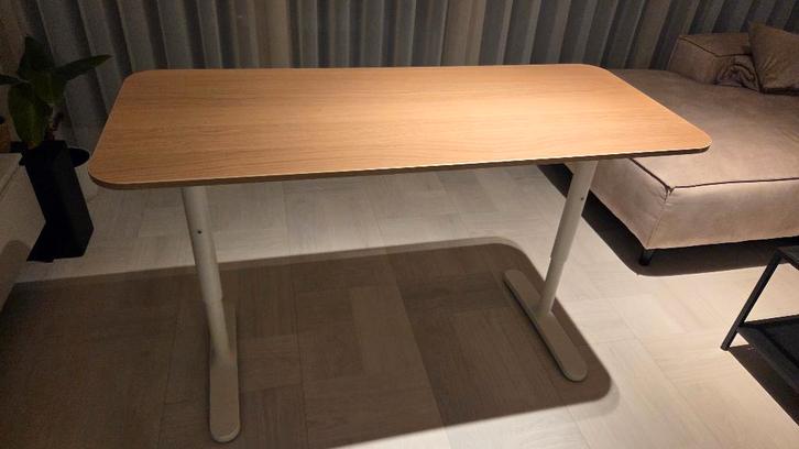 Verstelbaar bureau, Huis en Inrichting, Bureaus, Zo goed als nieuw, Bureau, In hoogte verstelbaar, Ophalen