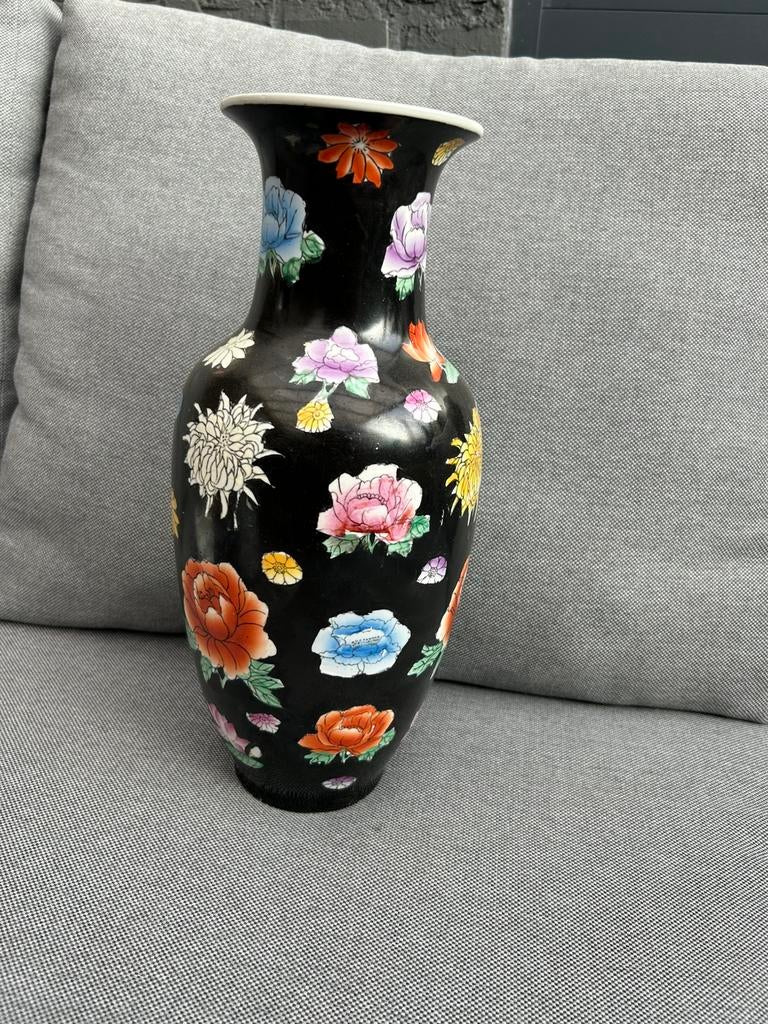 Vaas met mooie bloemen erop, Ophalen, Steen, Overige kleuren, Zo goed als nieuw