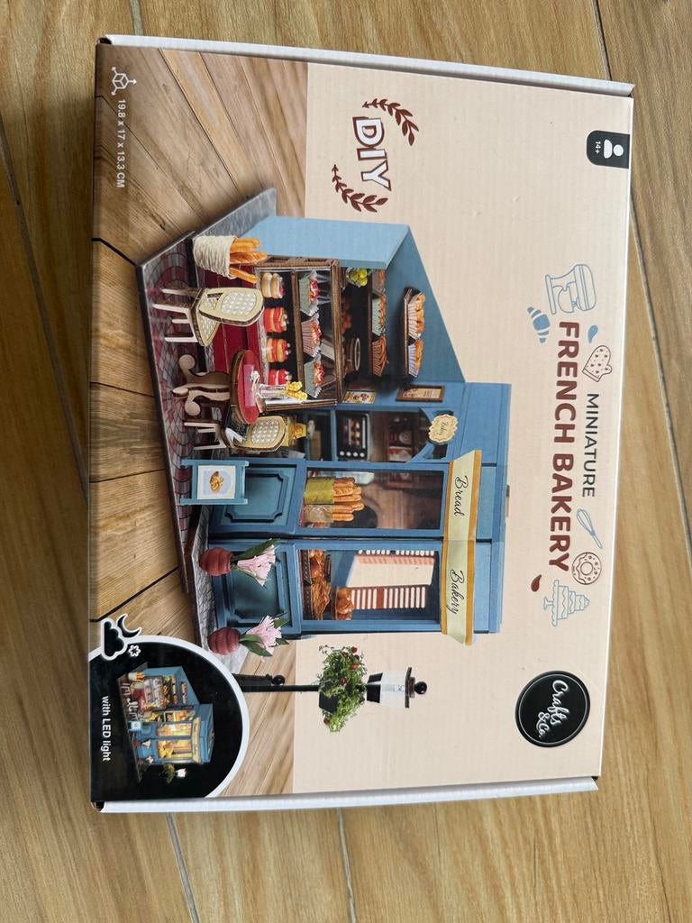 Miniatuur French Bakery, Hobby en Vrije tijd, Knutselen, Gebouwen, Nieuw, Ophalen of Verzenden, Knutselwerk