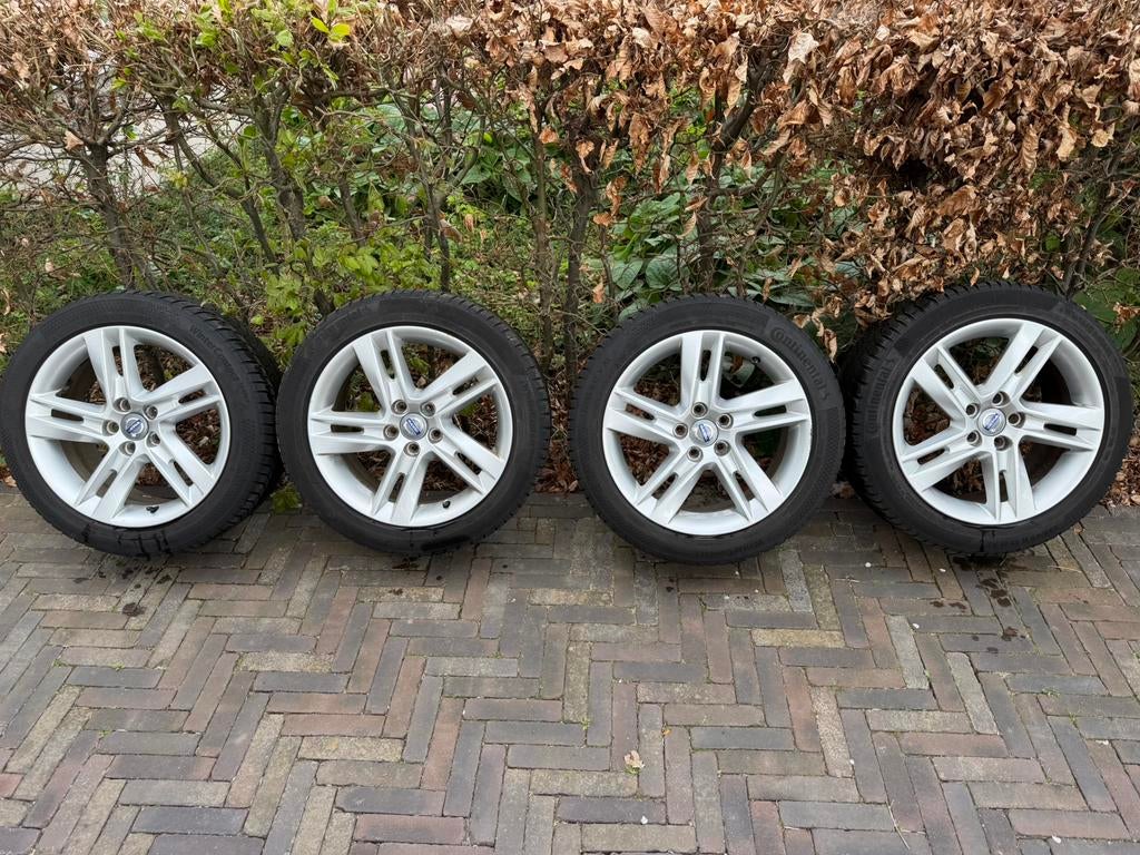 Velgen Volvo Sadia 17 inch met winterbanden, Ophalen, Gebruikt, Velg(en), 17 inch
