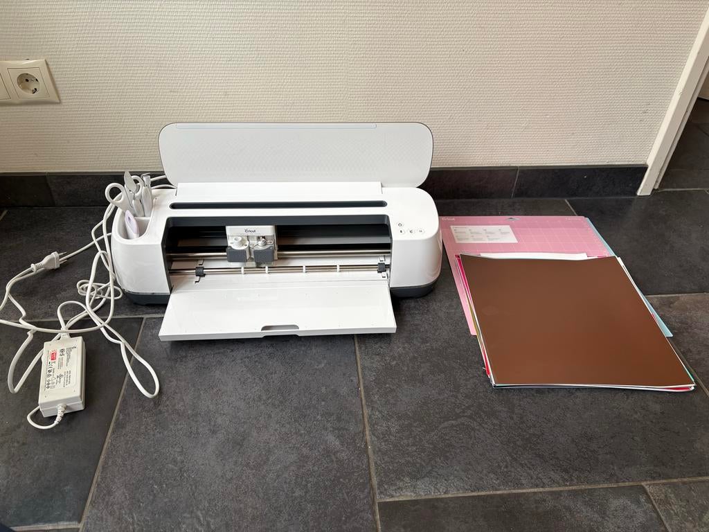 Cricut Maker Snijplotter met Gereedschap en Materiaal, Ophalen, Zo goed als nieuw, Machine, Cricut
