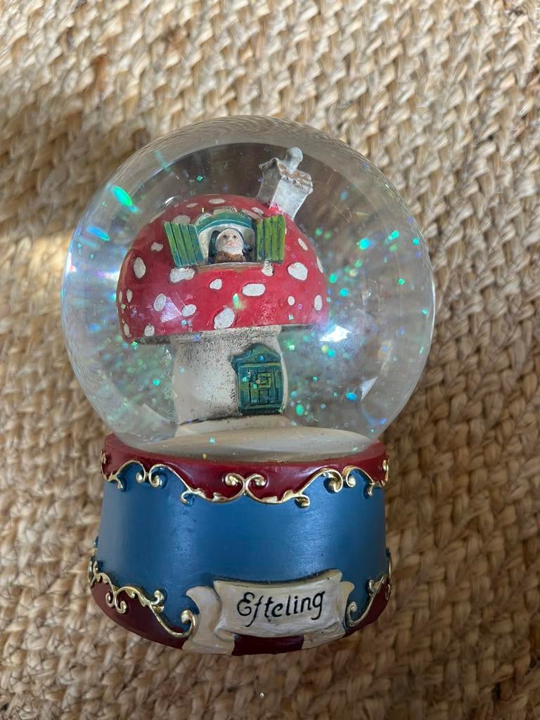 Sneeuwbol efteling, Verzamelen, Efteling, Ophalen of Verzenden, Zo goed als nieuw, Beeldje of Poppetje