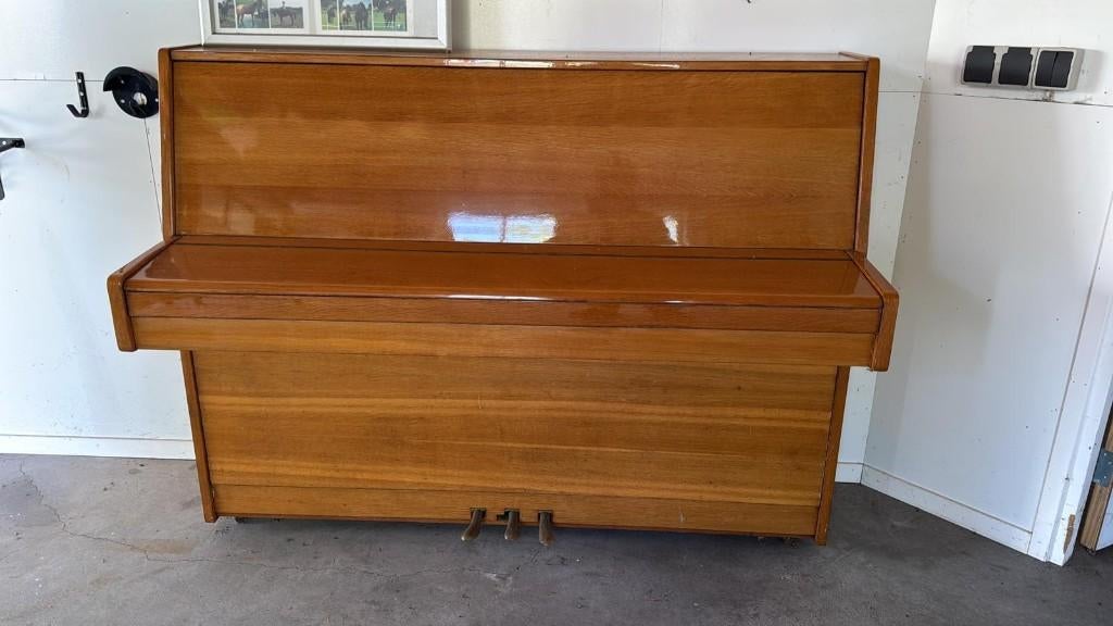 Piano Hermann Mayr  Gratis.  Moet naar gekeken worden, Ophalen, Gebruikt