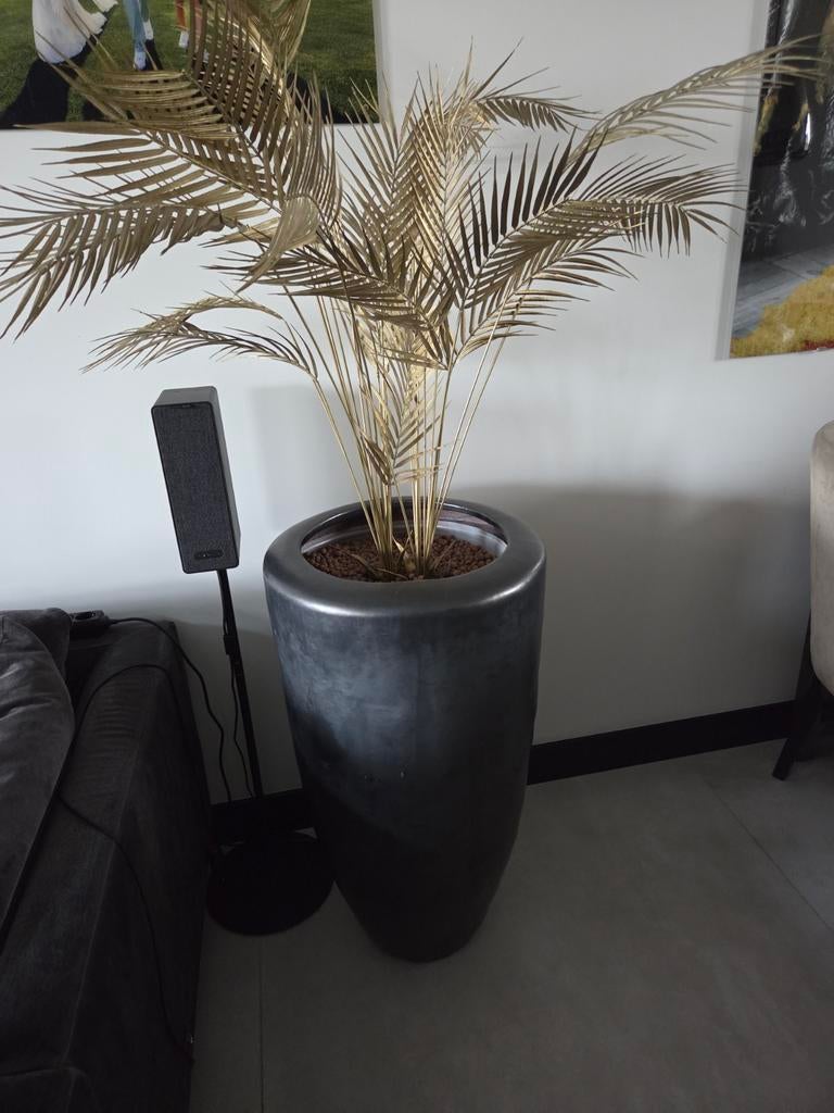 Grote plantenpot met gouden kunstpalm, Huis en Inrichting, Kamerplanten, Ophalen, Palm, Halfschaduw, In pot