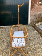 Vintage rotan wieg met matras, hemel en bekleding € 50,00, Kinderen en Baby's, Babywiegjes en Ledikanten, Ophalen, Gebruikt, Wieg