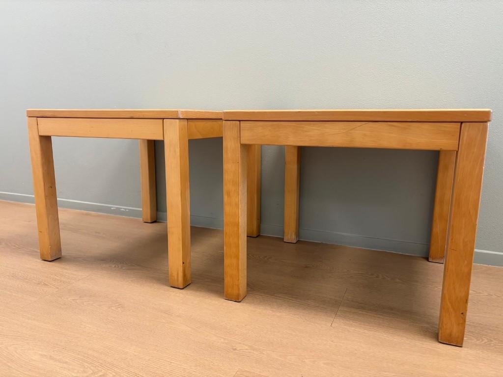 T.E.A.B. 2 houten tafeltjes te koop, Gebruikt, Vierkant, 55 tot 75 cm, Hout