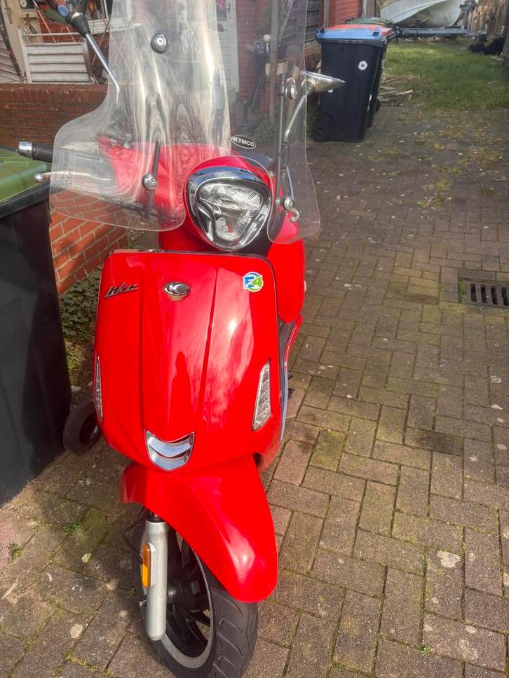 Kymco Like, Fietsen en Brommers, Snorfietsen en Snorscooters, Zo goed als nieuw, Kymco, Benzine, Ophalen