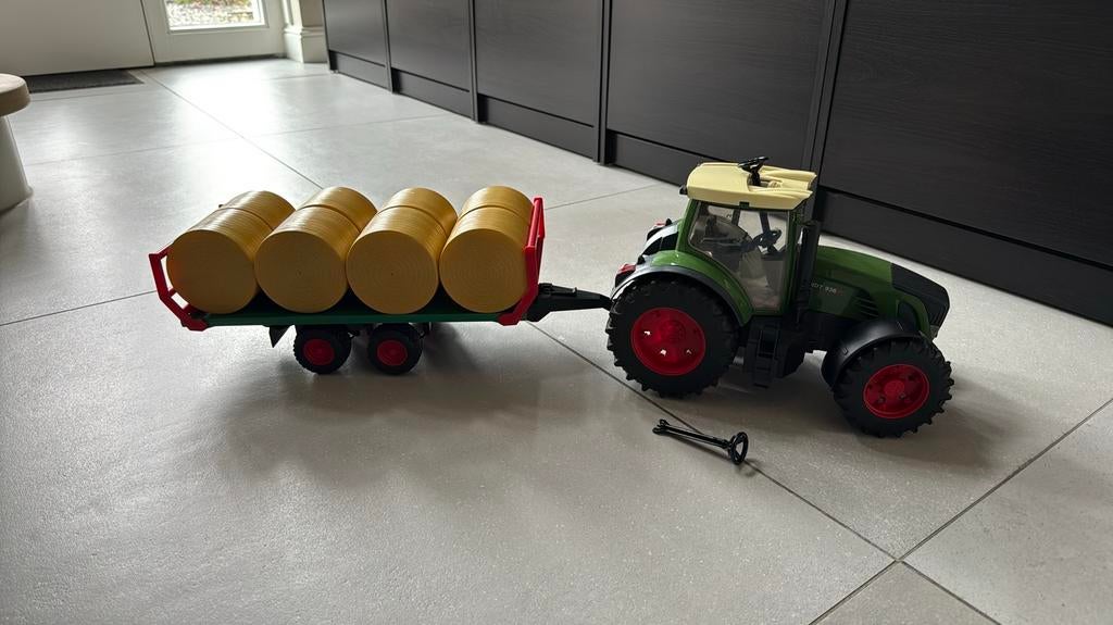 Bruder tractor met hooiwagen, Ophalen of Verzenden, Zo goed als nieuw