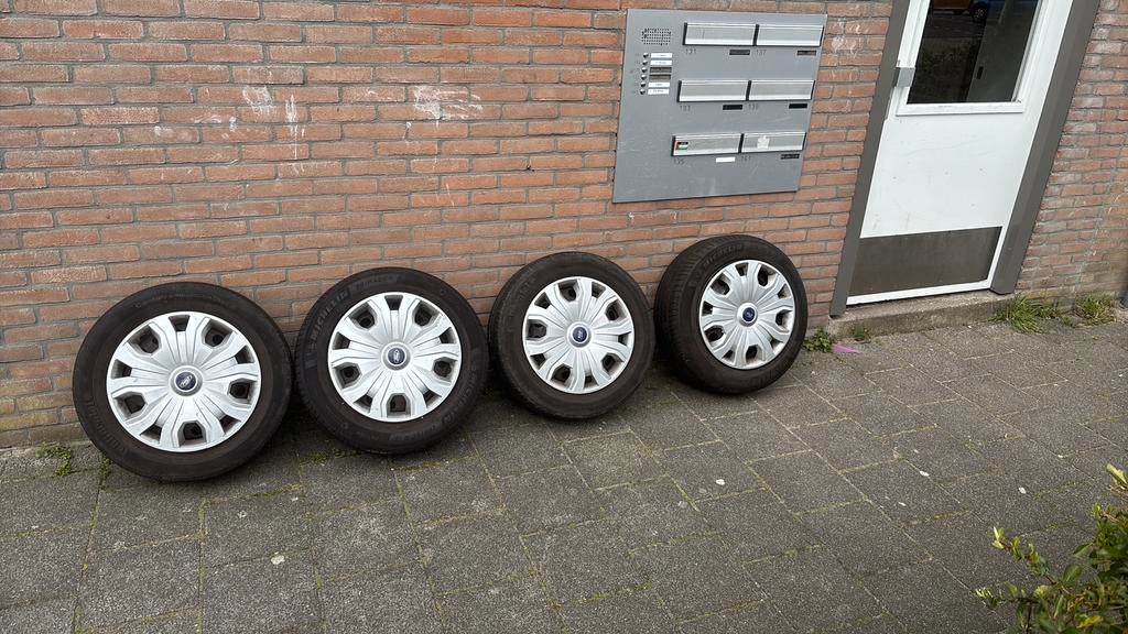 Ford transit Connect 16 inch merk banden continentaal, Bestelwagen, 16 inch, Nieuw, Zomerbanden