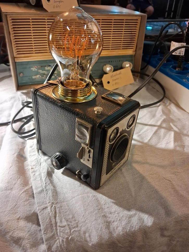 Vintage box foto camera lamp, Huis en Inrichting, Lampen | Tafellampen, Gebruikt, Minder dan 50 cm, Kunststof, Metaal, Ophalen of Verzenden