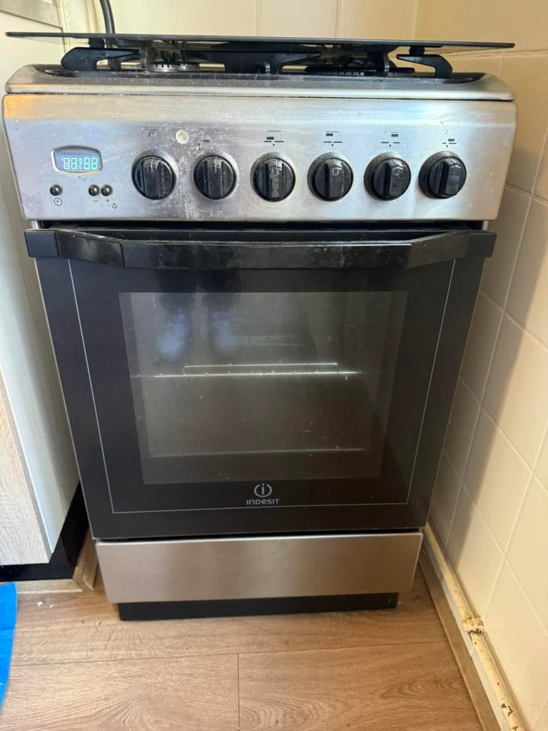 Indesit gasfornuis, Ophalen, Gebruikt, 4 kookzones, Gas