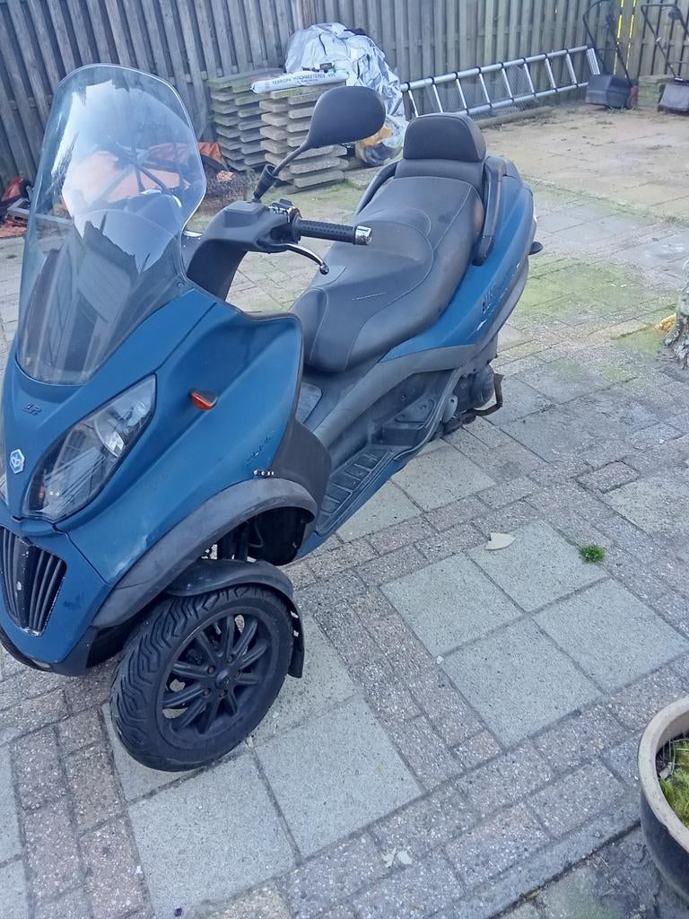 Zadelhoes Vespa Sprint/Primavera alacantara origineel | De Scooter Shop