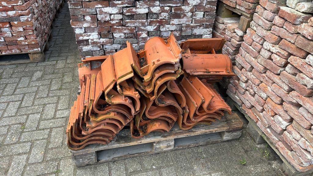 Gevelpan ovh rood La Farge 20 links en 23 rechts., Ophalen, Overige materialen, Gebruikt, La Farge