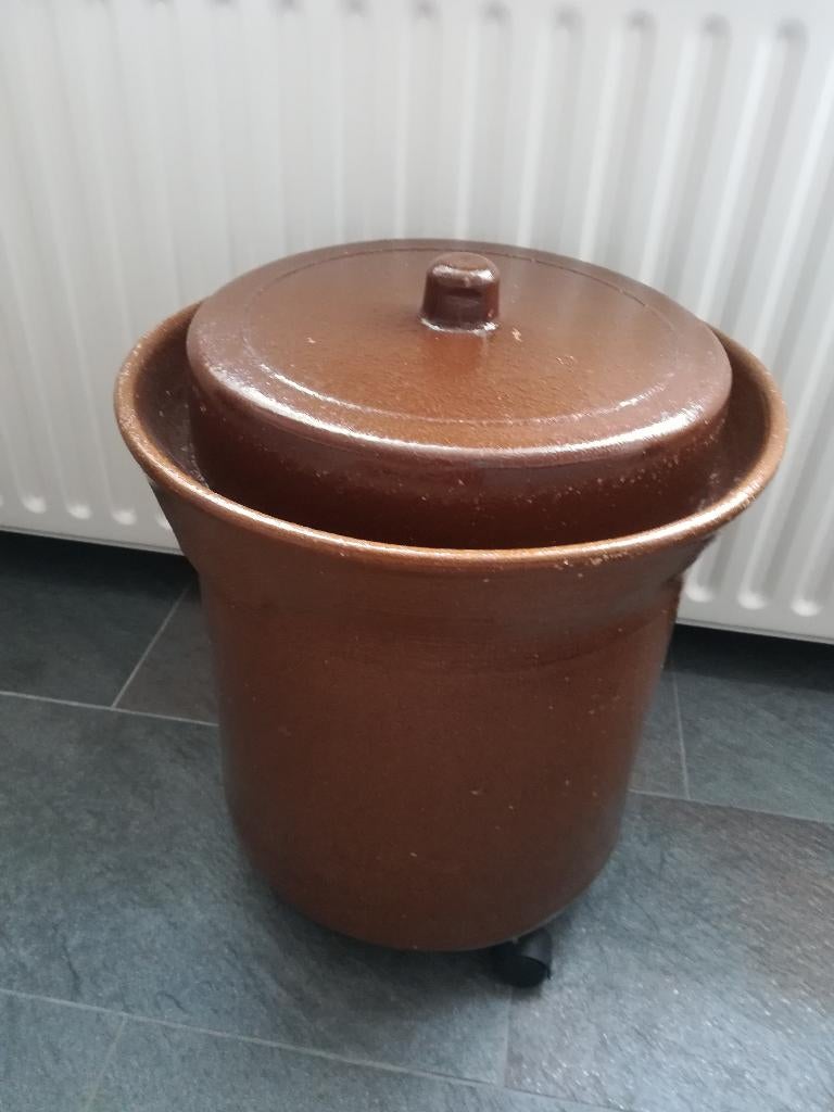 zuurkoolpot met waterslot, Ophalen