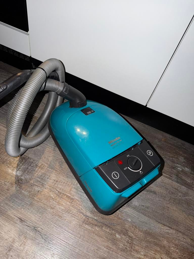 Miele stofzuiger 1500 watt - Krachtig en betrouwbaar, Stofzak, Gebruikt, Stofzuiger, Ophalen of Verzenden