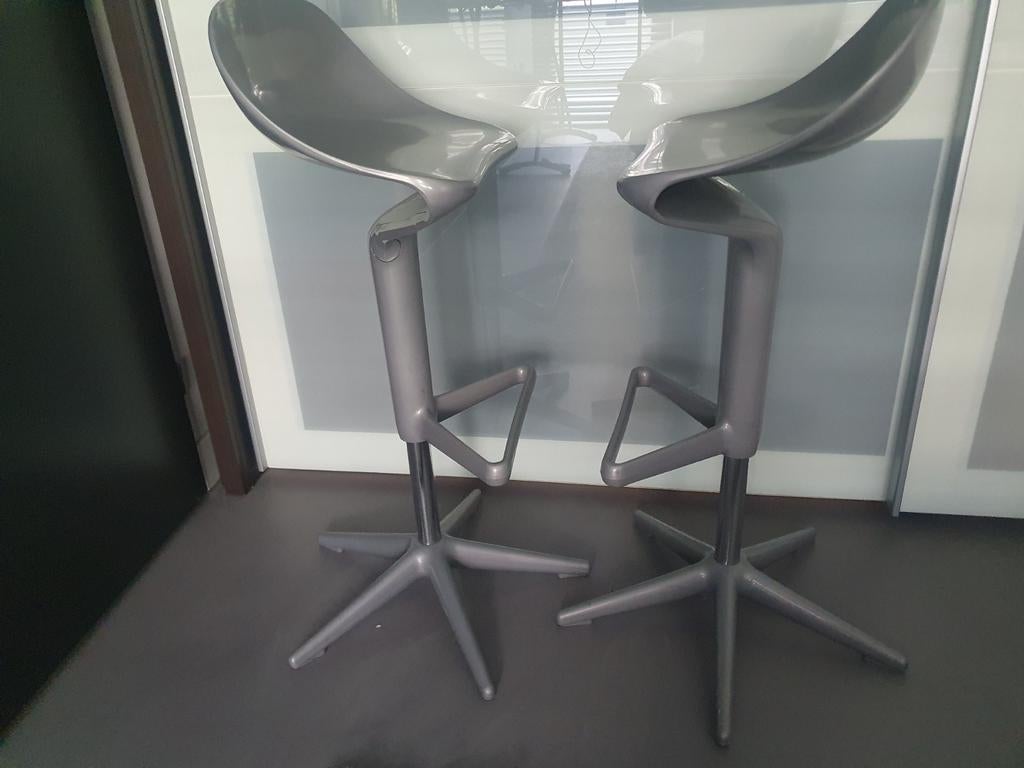 ***4x Kartell SPOON design barkrukken (grey)***, Huis en Inrichting, Barkrukken, Ophalen, 60 tot 90 cm, Zo goed als nieuw, In hoogte verstelbaar