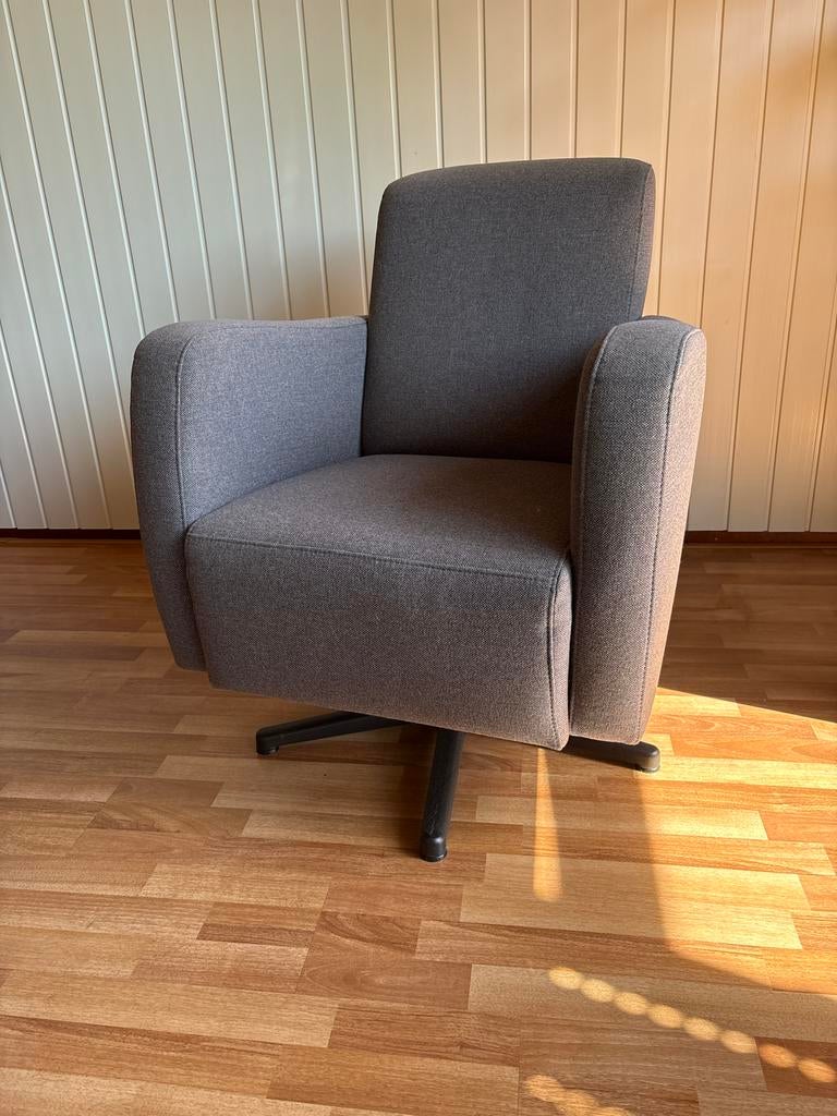 Comfortabele grijze fauteuil met draaivoet, Ophalen, Gebruikt, 75 tot 100 cm, 75 tot 100 cm