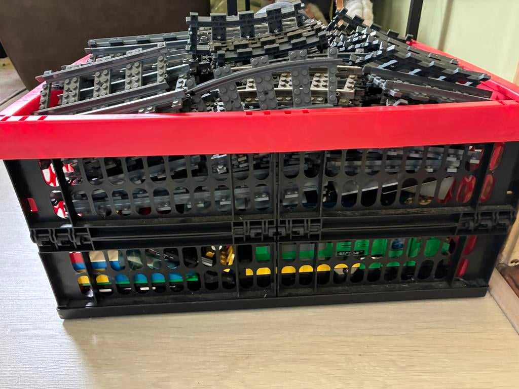 2 treinen lego en veel rails en 10 kg los lego, Ophalen, Zo goed als nieuw