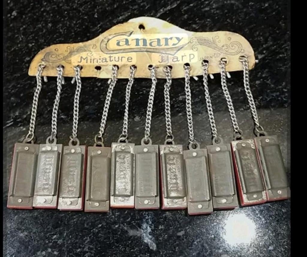 Canary Miniature Harps displaykaart, 11 mondharmonica's, Muziek en Instrumenten, Blaasinstrumenten | Mondharmonica's, Ophalen of Verzenden