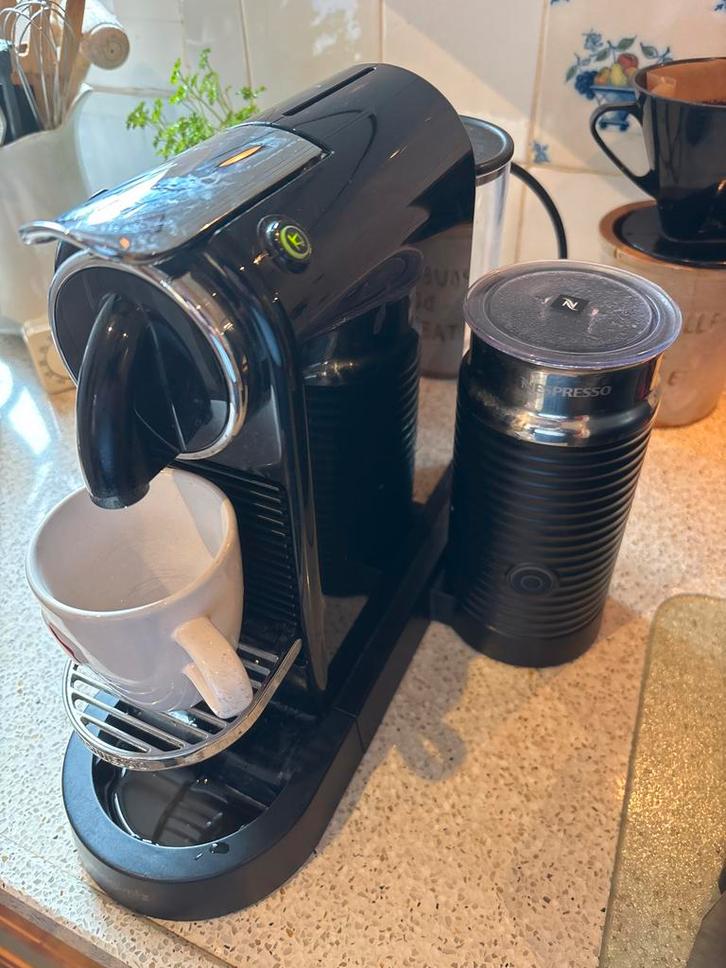 Nespresso Magimix M192 met melkopschuimer (defect), Witgoed en Apparatuur, Koffiezetapparaten, Niet werkend, Koffiepads en cups