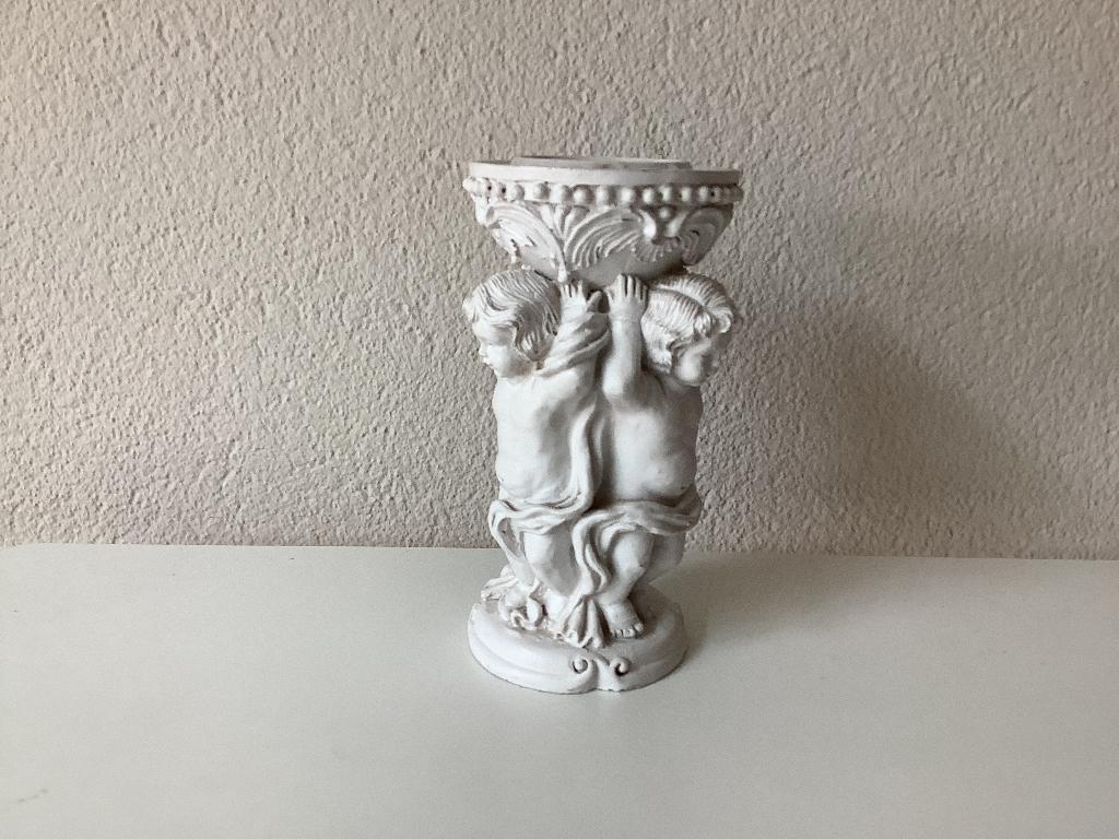 KUNSTSTOF OUDE KANDELAAR MET ENGELEN, Ophalen of Verzenden