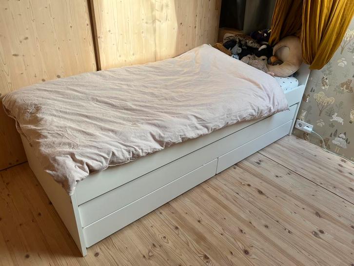 Eenpersoonsbed Släkt met logeerlade en opbergruimte, Huis en Inrichting, Slaapkamer | Bedden, Zo goed als nieuw, Eenpersoons, 90 cm