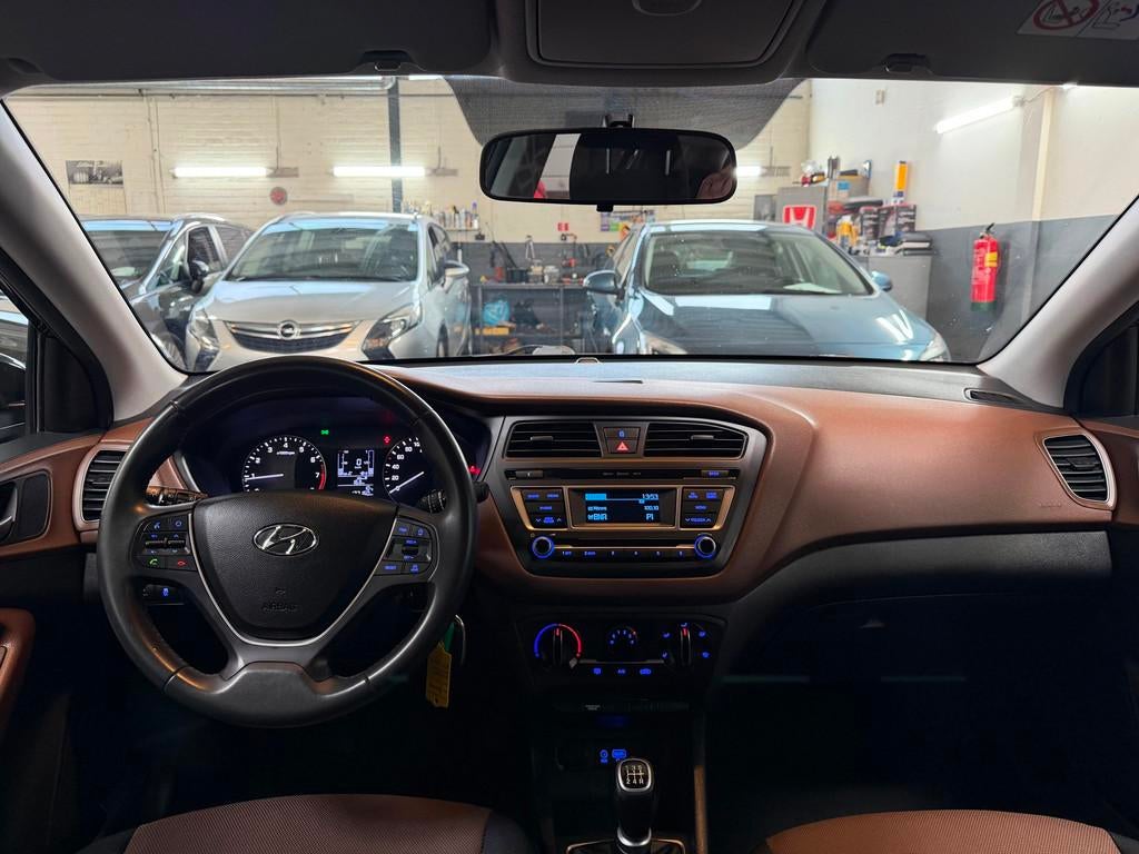 Hyundai I20 1.2 HP i-Motion |AIRCO|EL.RAMEN | CRUISE| PDC| I, Auto's, 4 cilinders, Zwart, Bedrijf, Handgeschakeld