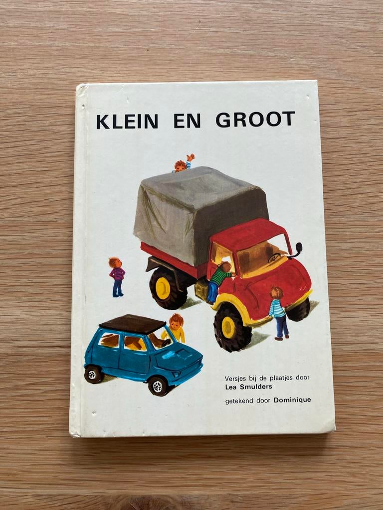 Klein en Groot - Kinderboek van Lea Smulders, Ophalen of Verzenden, Gelezen, Fictie algemeen