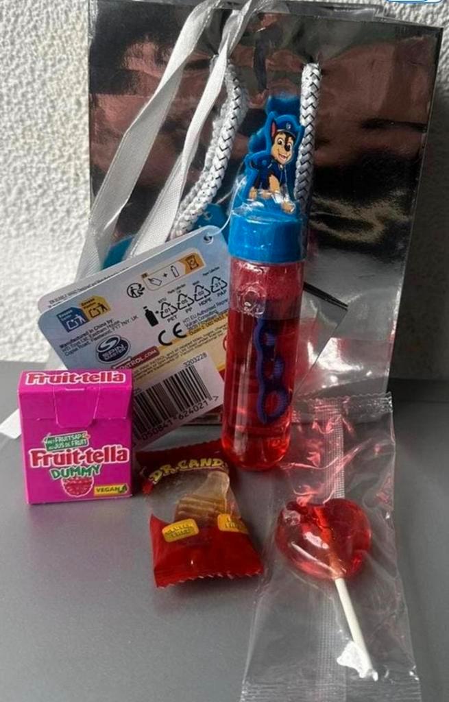 Kleine snoep pakketje met paw patrol bellenblaas, Hobby en Vrije tijd, Feestartikelen, Zo goed als nieuw, Verjaardag, Ophalen