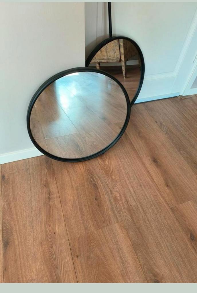 Stijlvolle ronde spiegel met zwarte metalen omlijsting, 50cm, Huis en Inrichting, Woonaccessoires | Spiegels, Zo goed als nieuw